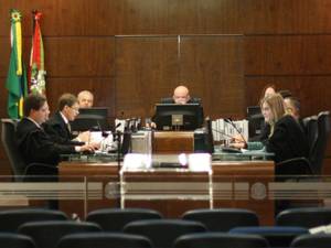 Foto da Corte durante sessão judicial